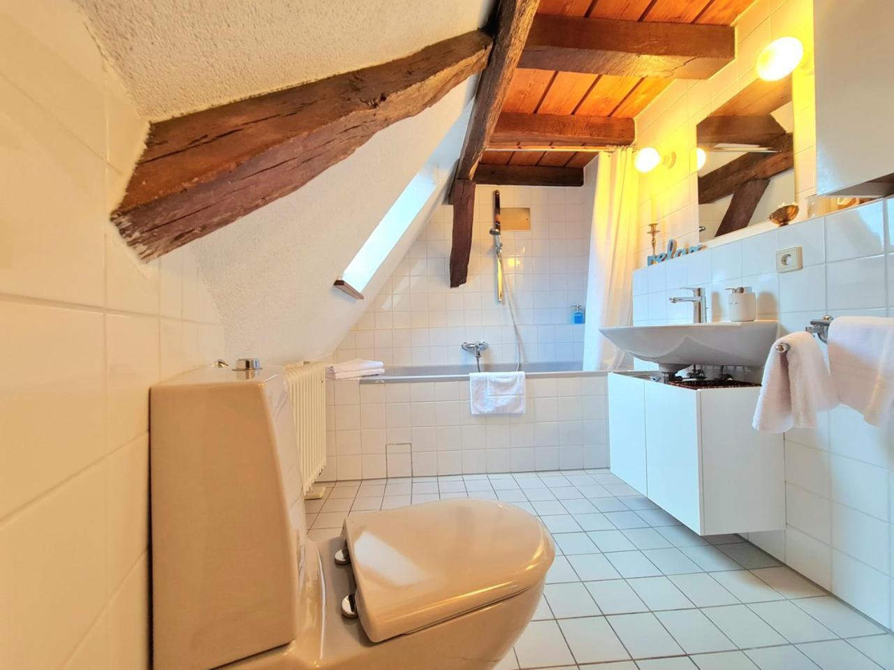 Avahome: Haus Fuer 16, Wlan, Parkplaetze, Netflix, Nespresso Kandel Room photo